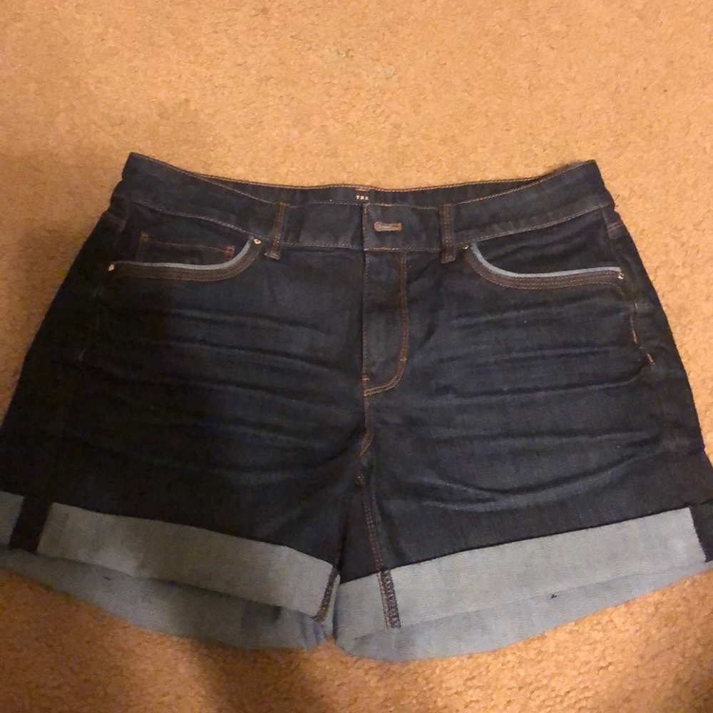 Black and White Store shorts